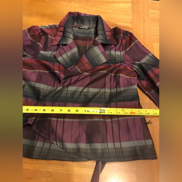 Brand: J Michaels Exquisite Plaid Wrap Style Top Size 12 🇨🇦 - Picture 13 of 16